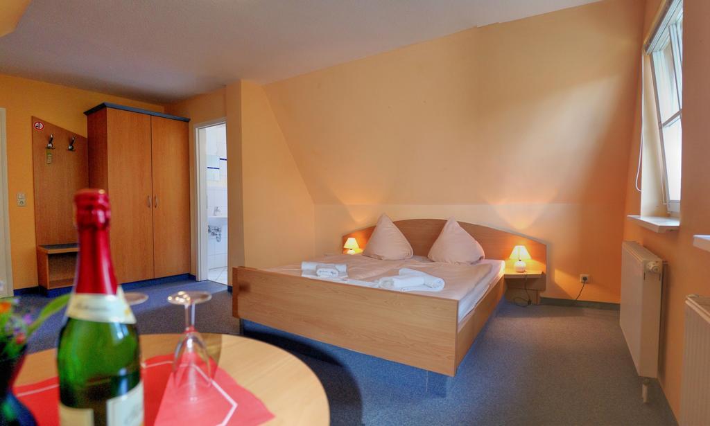 Pension Mola Breege Zimmer foto