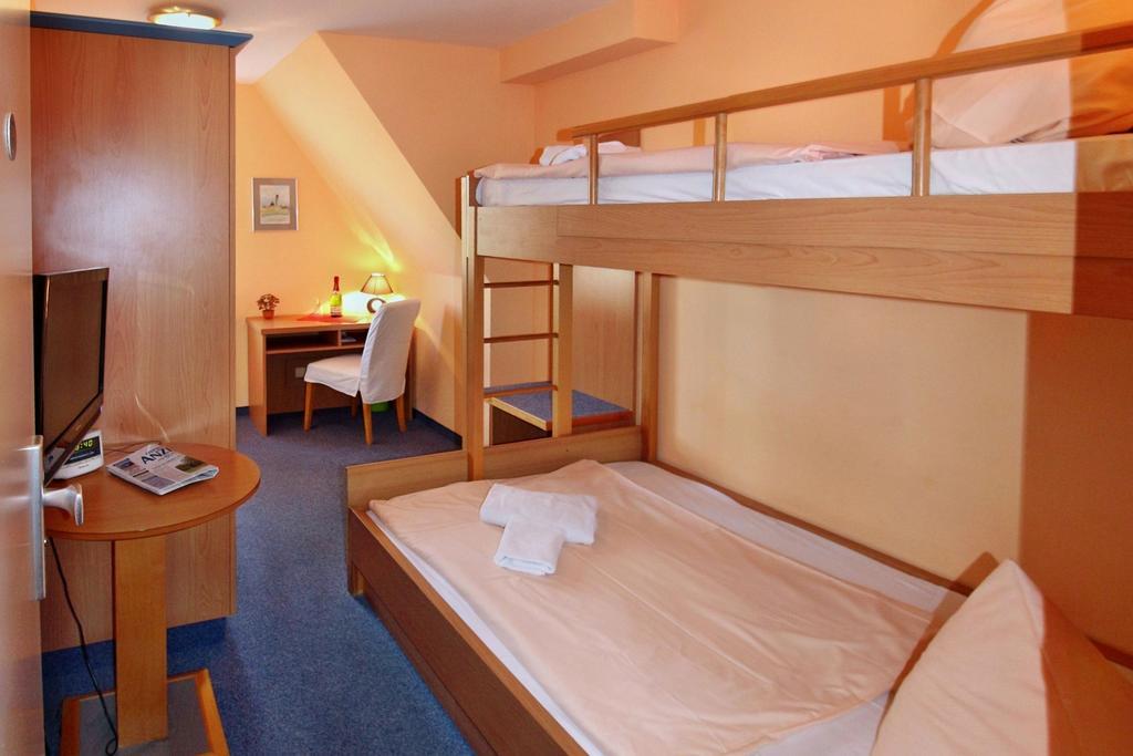 Pension Mola Breege Zimmer foto