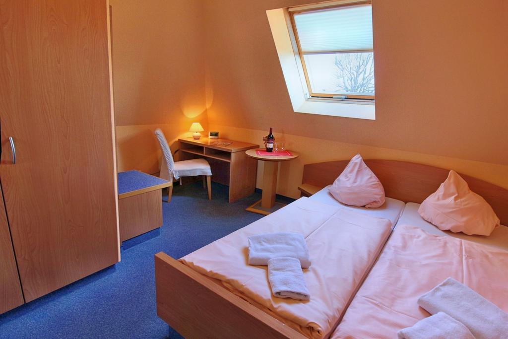 Pension Mola Breege Zimmer foto