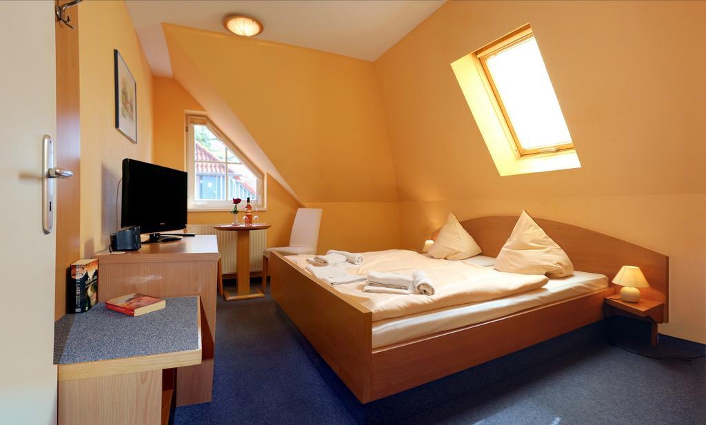 Pension Mola Breege Zimmer foto