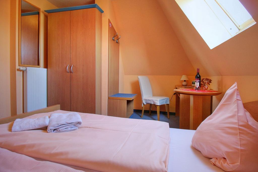 Pension Mola Breege Zimmer foto